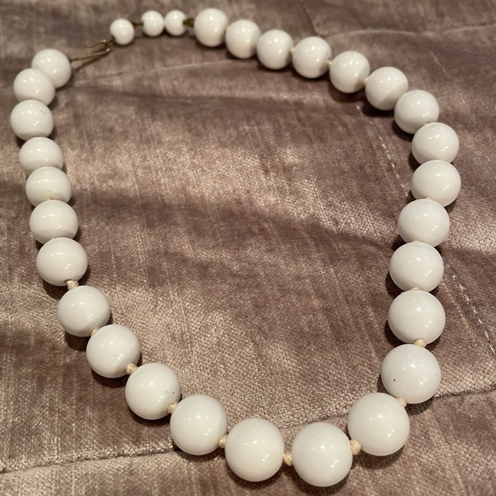 Vintage 1960’s Marvella White Vintage Beaded Necklace 15”